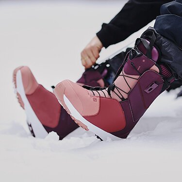 How to put on your snowboard boots INTERSPORT Rent